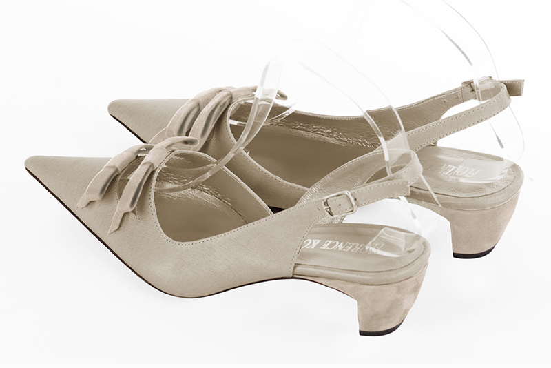 Champagne white women's open back shoes, with a knot. Pointed toe. Low comma heels. Rear view - Florence KOOIJMAN